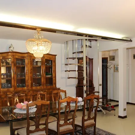 科尔特艾莫公寓 *